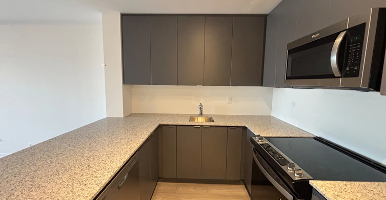 #5-20 Lytham Green Circle, Newmarket, ON, L3Y 0H4 - 10