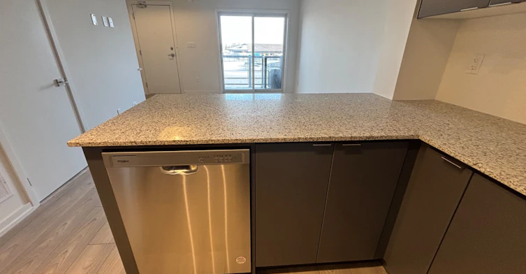#5-20 Lytham Green Circle, Newmarket, ON, L3Y 0H4 - 9