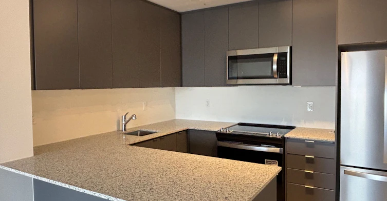 #5-20 Lytham Green Circle, Newmarket, ON, L3Y 0H4 - 14