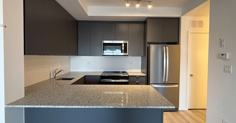 #5-20 Lytham Green Circle, Newmarket, ON, L3Y 0H4 - 15