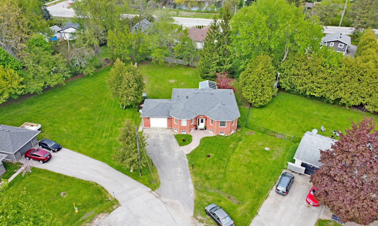 4 Bay Court