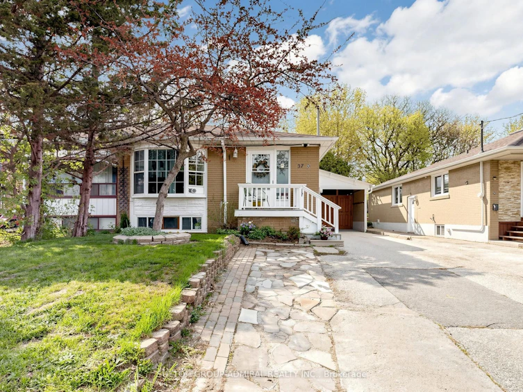 37 Newbury Drive, Newmarket, ON, L3Y 4P9 - 2