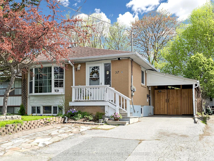 37 Newbury Drive, Newmarket, ON, L3Y 4P9