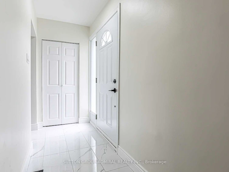 37 Newbury Drive, Newmarket, ON, L3Y 4P9 - 4