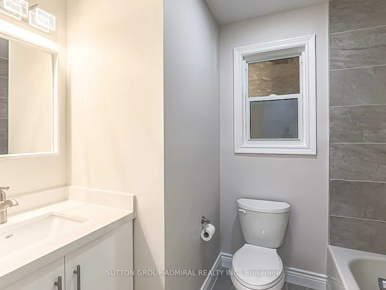 37 Newbury Drive, Newmarket, ON, L3Y 4P9 - 16