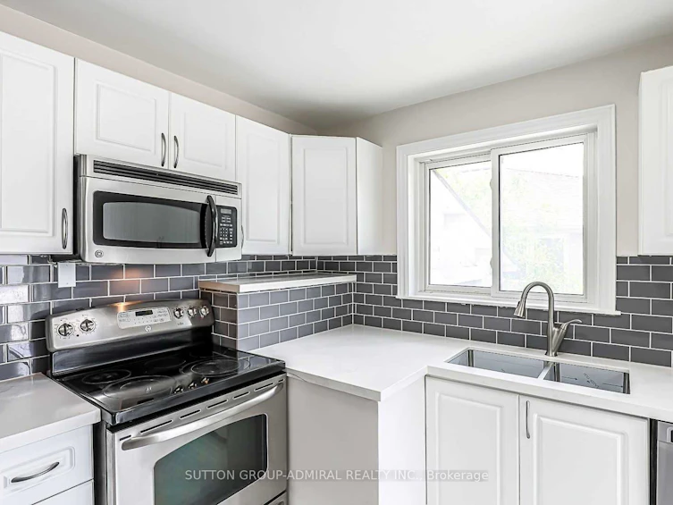 37 Newbury Drive, Newmarket, ON, L3Y 4P9 - 10