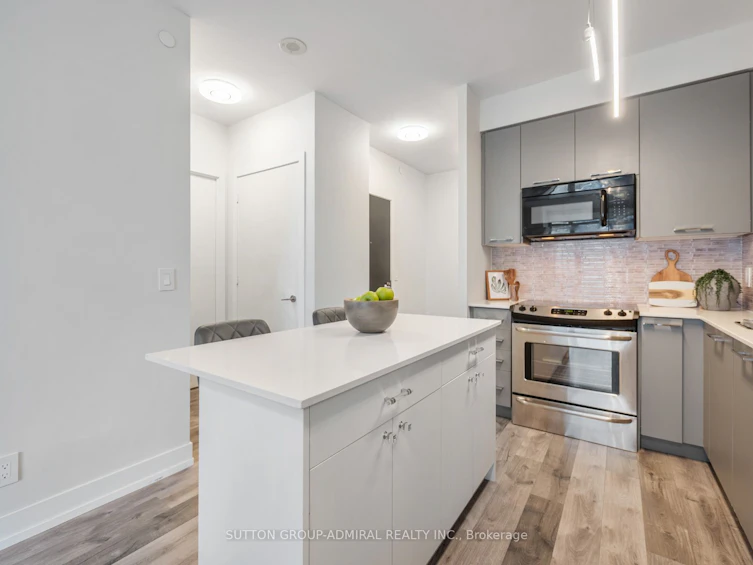 813-9471 Yonge Street, Richmond Hill, ON, L4C 0Z5 - 4