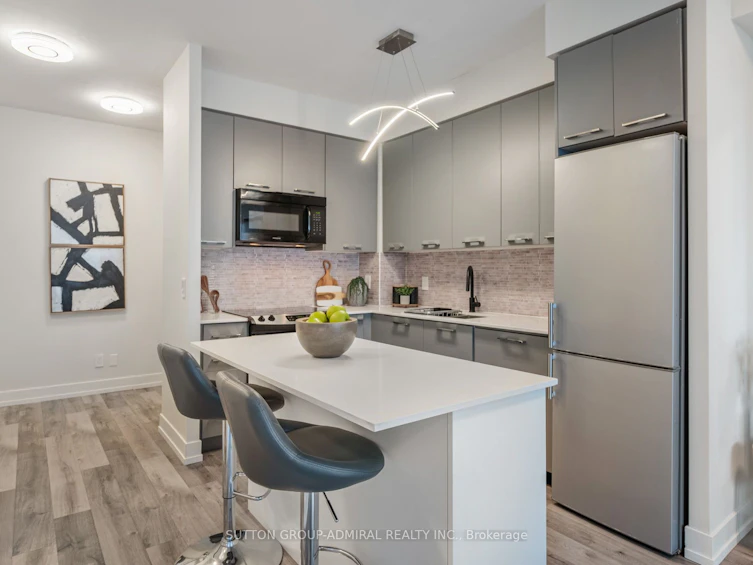 813-9471 Yonge Street, Richmond Hill, ON, L4C 0Z5 - 3