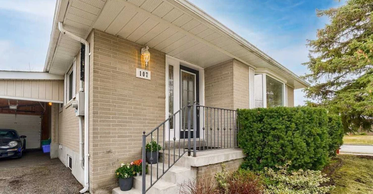 107 Cherrywood Drive, Newmarket, ON, L3Y 2X6 - 2