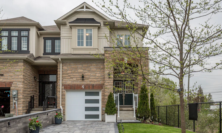 4 Greenwood Drive