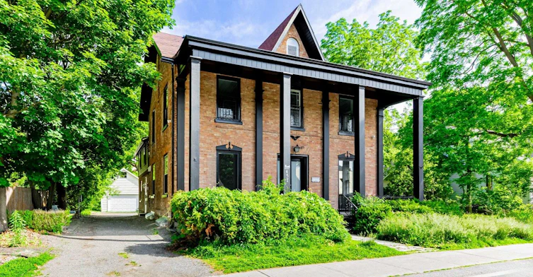 3-457 D'arcy Street, Newmarket, ON, L3Y 1M9 - 2