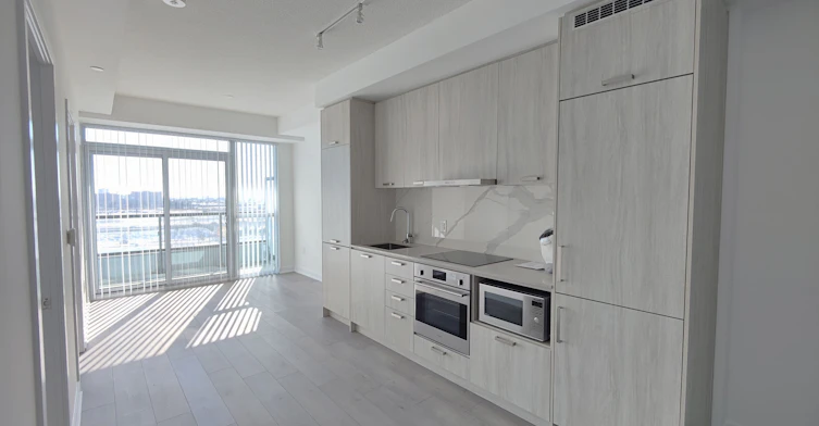 811-10 Honeycrisp Crescent, Vaughan, ON, L4K 0M7 - 2
