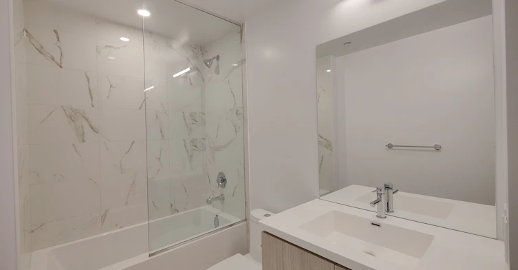 811-10 Honeycrisp Crescent, Vaughan, ON, L4K 0M7 - 6