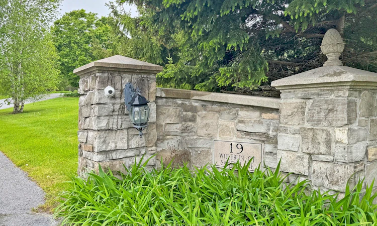 19 Wolf Run Court