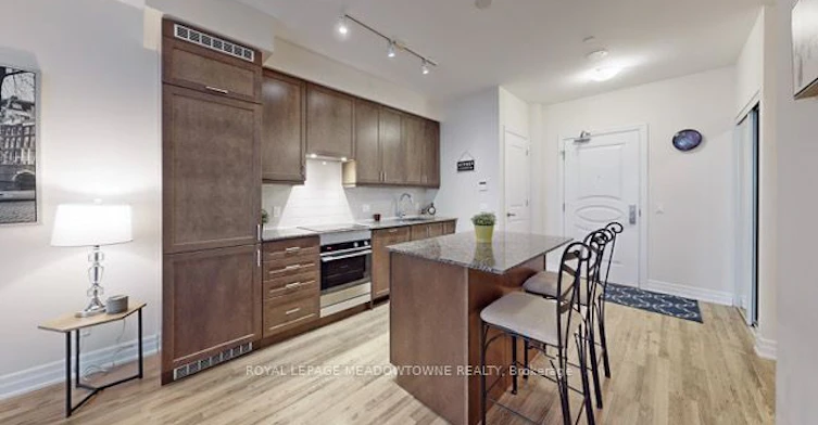 208-9085 Jane Street, Vaughan, ON, L4K 0L8 - 9