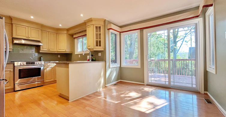 23 Haskell Crescent, Aurora, ON, L4G 5T4 - 6