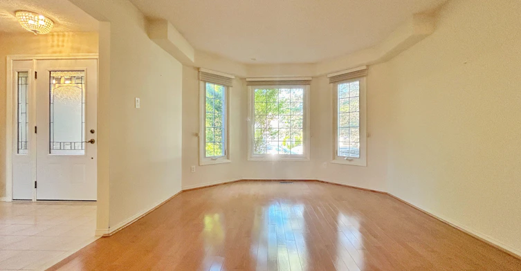 23 Haskell Crescent, Aurora, ON, L4G 5T4 - 3