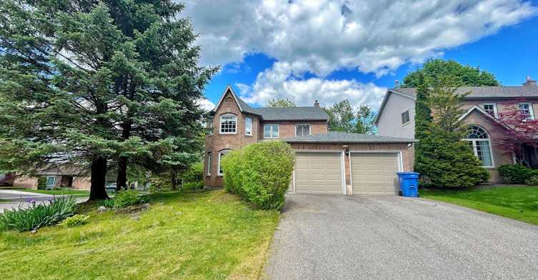 23 Haskell Crescent, Aurora, ON, L4G 5T4