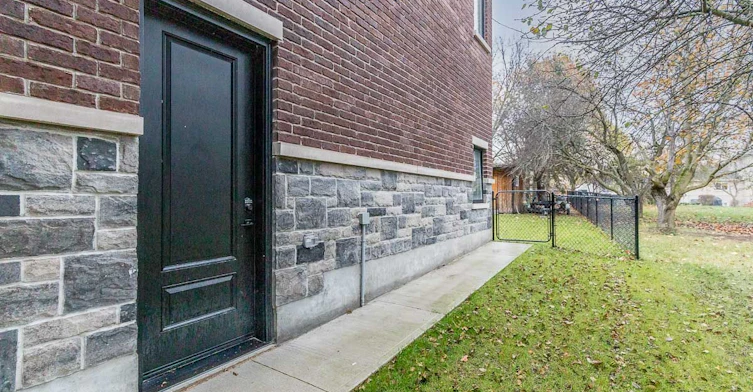 Apartment-23 Delta Crescent, East Gwillimbury, ON, L9N 1G2 - 2
