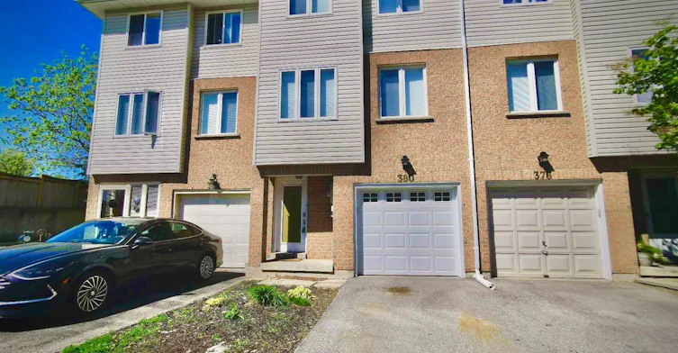 380 Riddell Court, Newmarket, ON, L3Y 8M8