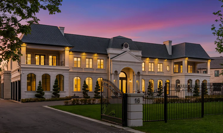 16 Sirona's Lane
