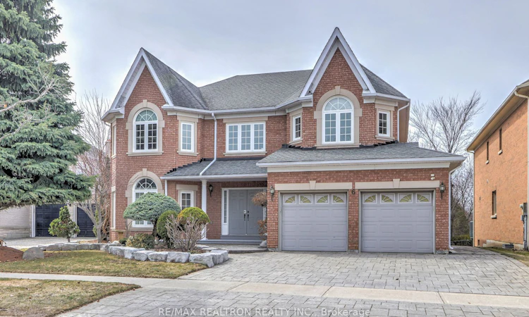 6 White Oak Crescent