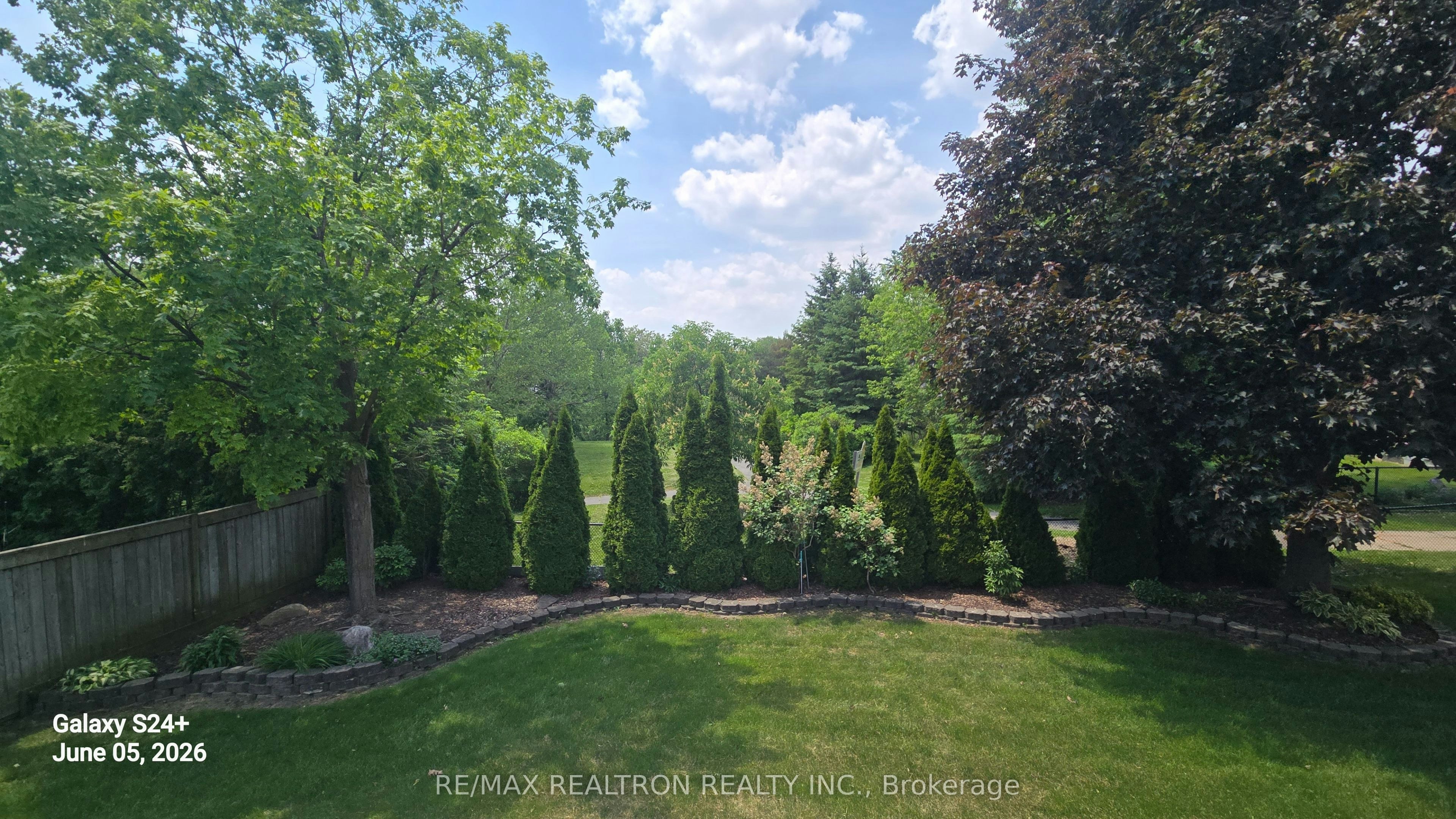 6 White Oak Crescent, Richmond Hill, ON, L4B 3R3