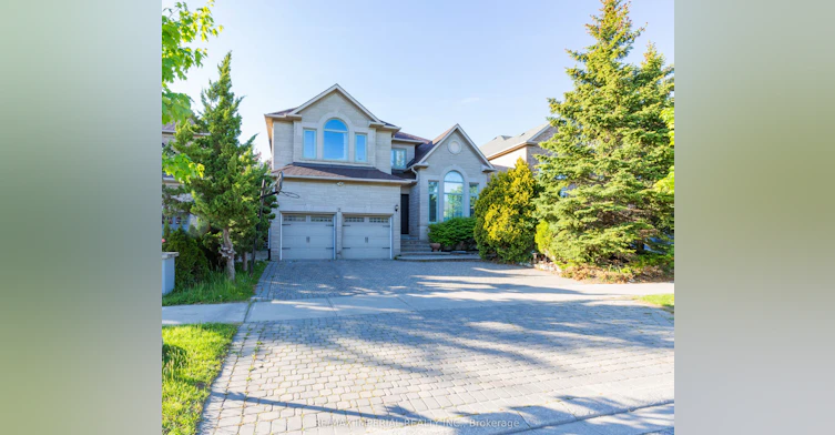 2 Farnham Drive, Richmond Hill, ON, L4B 4B4