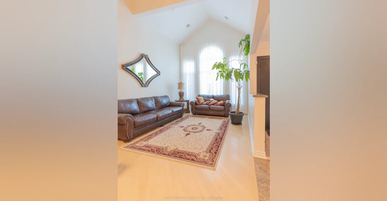 2 Farnham Drive, Richmond Hill, ON, L4B 4B4 - 3