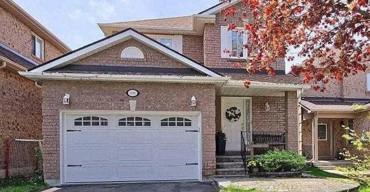 396 Flanagan Court, Newmarket, ON, L3X 2E8