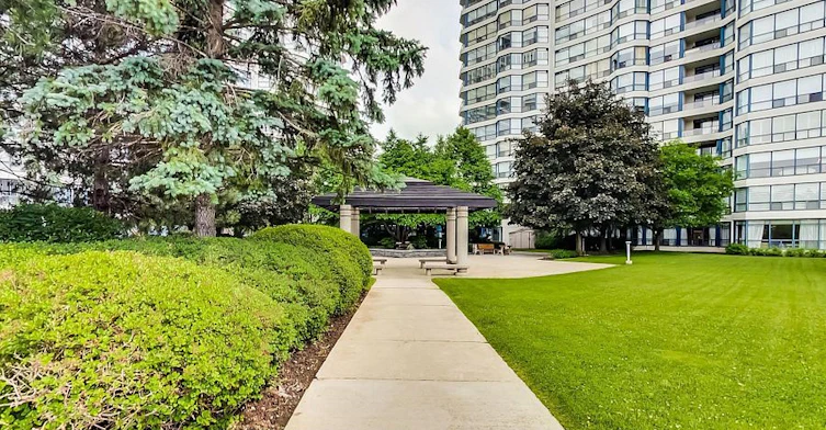 302-7300 Yonge Street, Markham, ON, L4J 7Y5 - 3