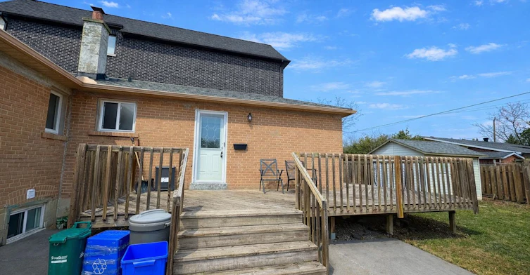 2-16 Cartier Crescent, Richmond Hill, ON, L4C 2N1
