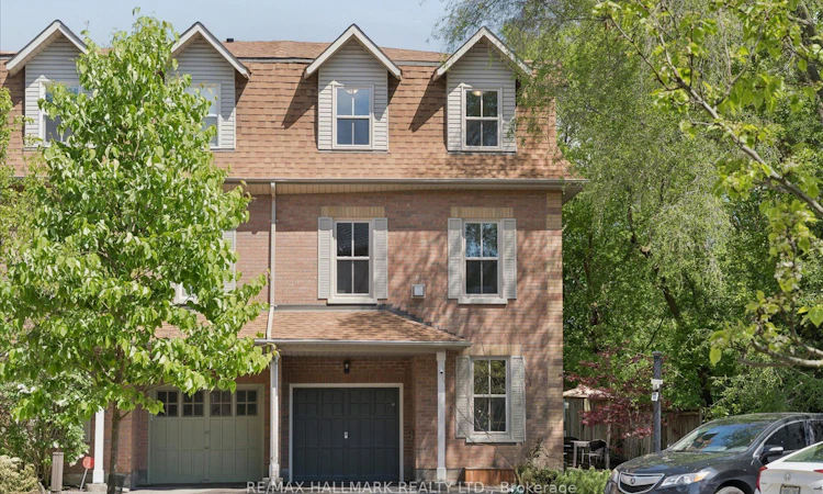 13 E J Lennox Way