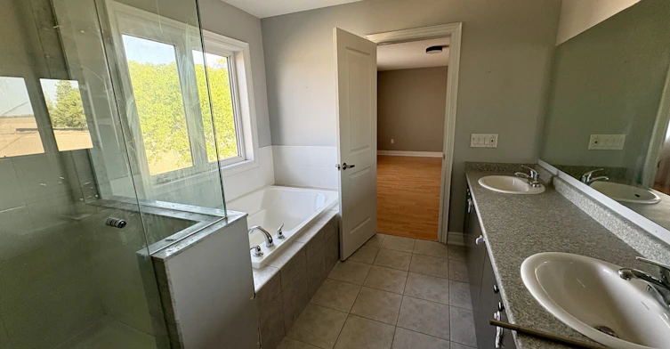 129 Robert Wilson Crescent, Georgina, ON, L4P 4E5 - 14