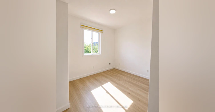 202-1 Centre Street W, Richmond Hill, ON, L4C 3P3 - 12