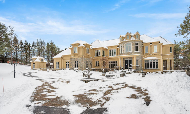 8 Elia Drive