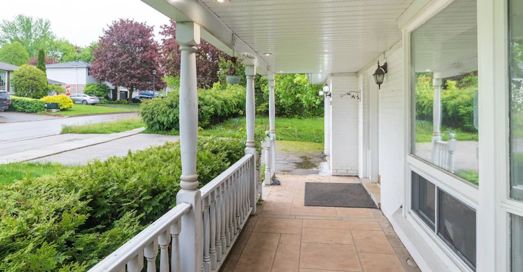 307 Towercrest Drive, Newmarket, ON, L3Y 1C1 - 2