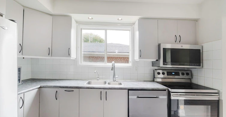 307 Towercrest Drive, Newmarket, ON, L3Y 1C1 - 16