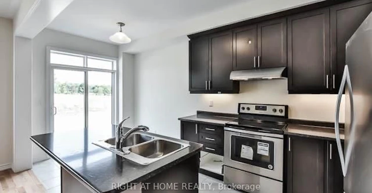 4 Blackpool Lane, East Gwillimbury, ON, L9N 0R7 - 6