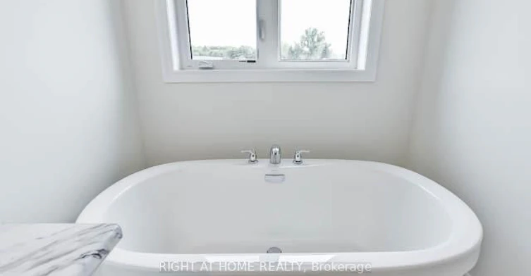4 Blackpool Lane, East Gwillimbury, ON, L9N 0R7 - 15