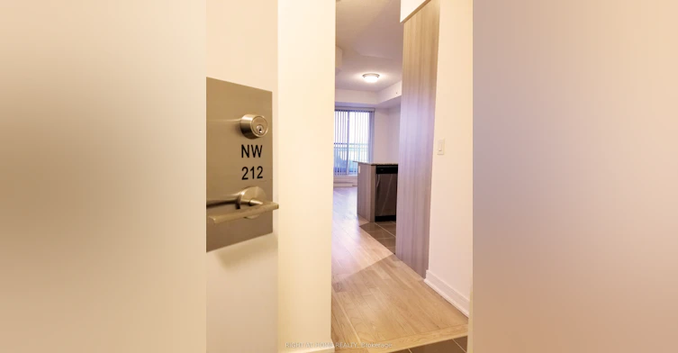 Nw-212-9201 Yonge Street, Richmond Hill, ON, L4C 1H9 - 5
