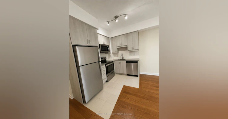 518 Sw-9191 Yonge Street, Richmond Hill, ON, L4C 6Z2 - 3
