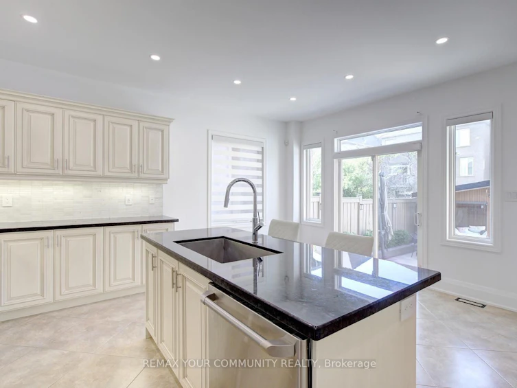 16 Muret Crescent, Vaughan, ON, L6A 4S4 - 14