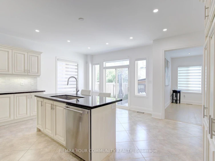 16 Muret Crescent, Vaughan, ON, L6A 4S4 - 12