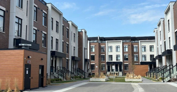 U228-9570 Islington Avenue W, Vaughan, ON, L4H 5E8 - 5