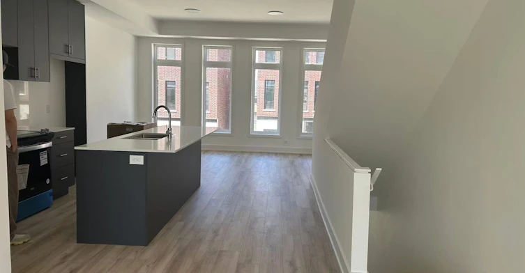 17 Chestnut Court, Aurora, ON, L4G 4A4 - 3