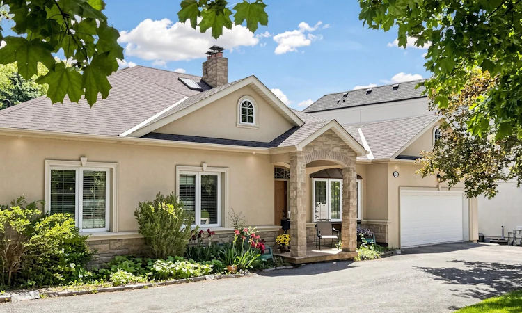 3 Raymond Drive