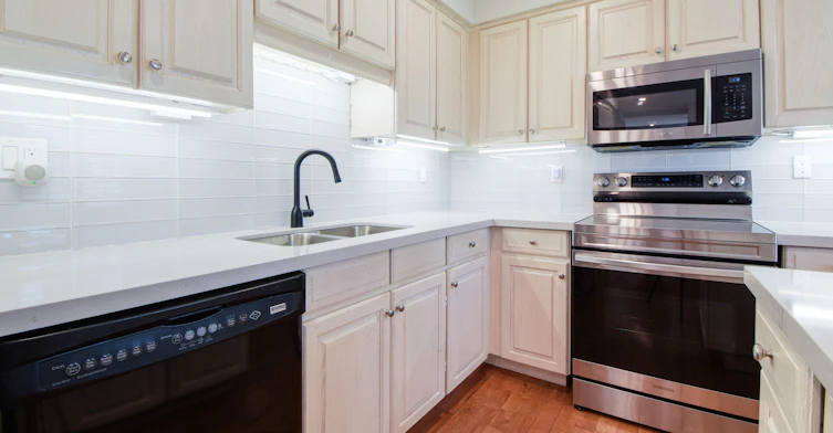 114 Elizabeth Grove, King, ON, L7B 1H2 - 4