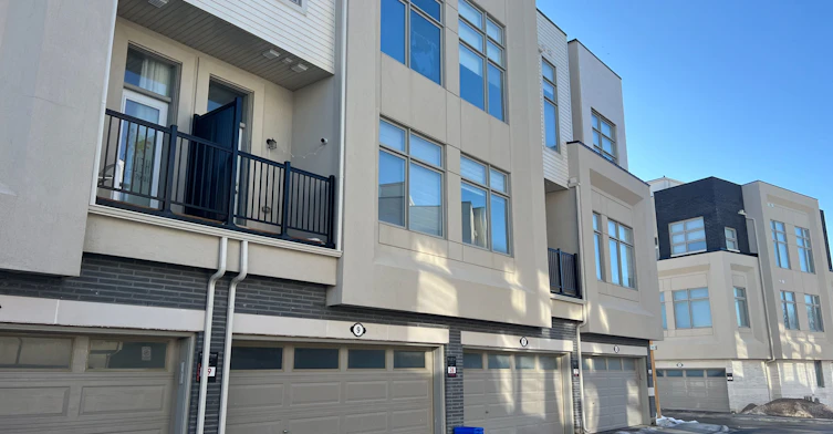 9 Alan Francis Lane, Markham, ON, L6C 3B5 - 2
