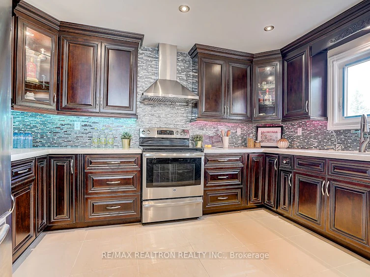 233 Brimson Drive, Newmarket, ON, L3X 1H8 - 11